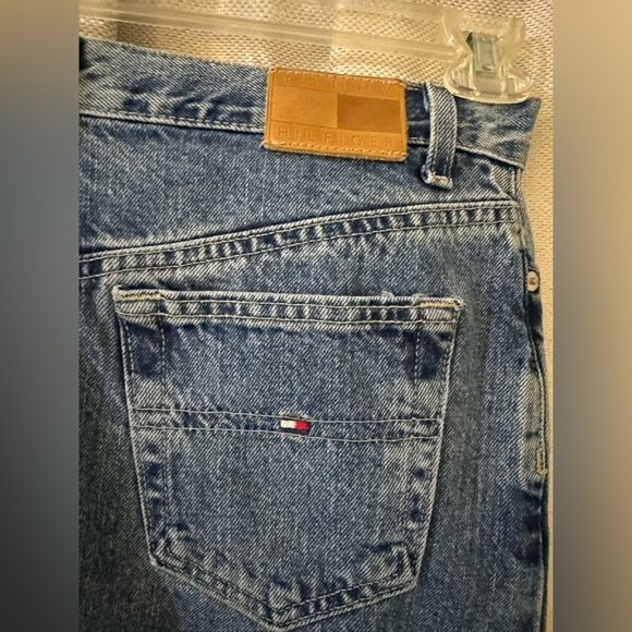 Vintage High-waisted Tommy Hilfiger Jean Skirt, size 4, medium wash preowned - Picture 5 of 9